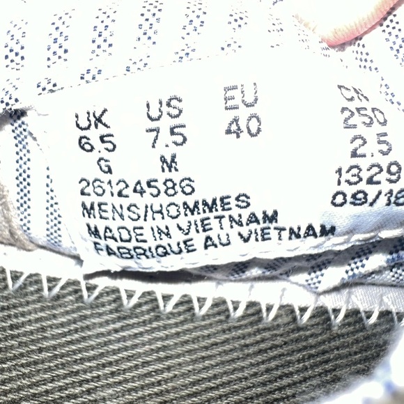 Clarks Est 1825 Men's Green Loafers - Picture 5 of 5